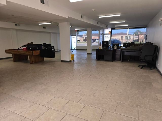 214 Greenwood Road 2, Glenview, IL 60025