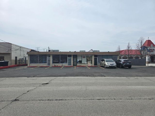 214 Greenwood Road 2, Glenview, IL 60025