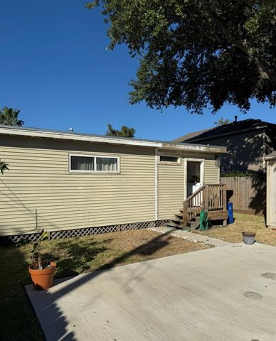 1406 Kirwin Street, Galveston, TX 77551