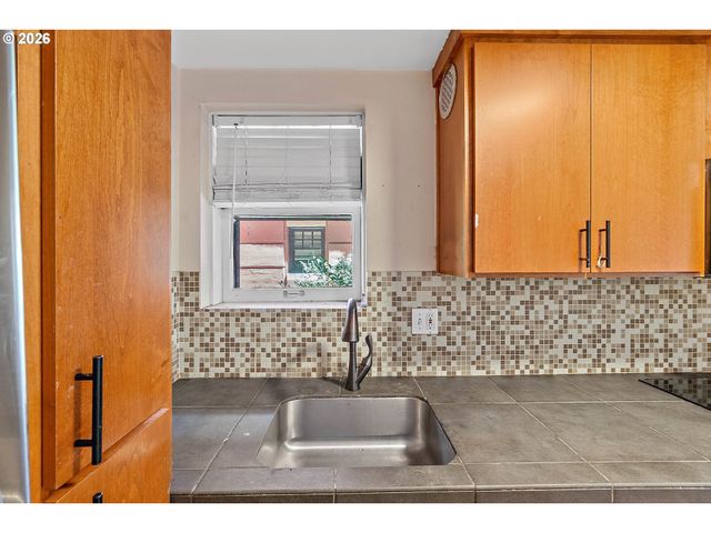 1829 Nw LOVEJOY St 106, Portland, OR 97209