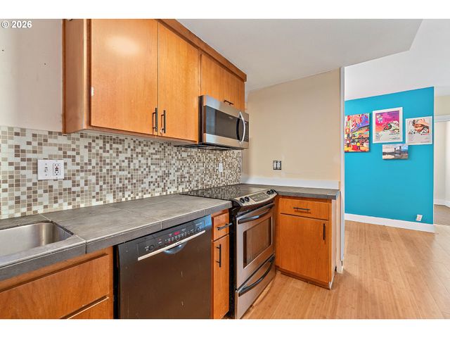 1829 Nw LOVEJOY St 106, Portland, OR 97209