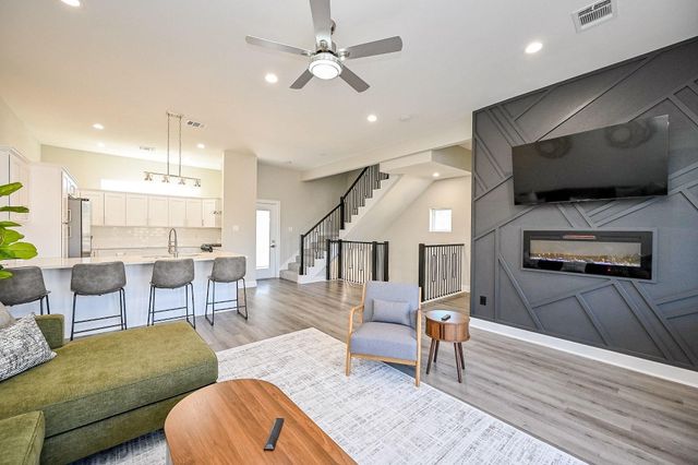 4748 Mallow Street E, Houston, TX 77033