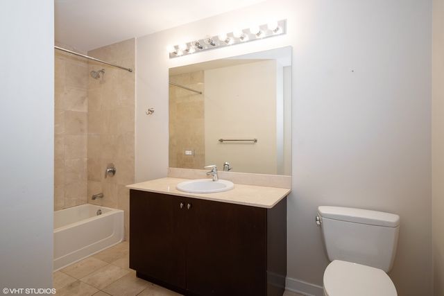 303 W Ohio Street 2004, Chicago, IL 60654
