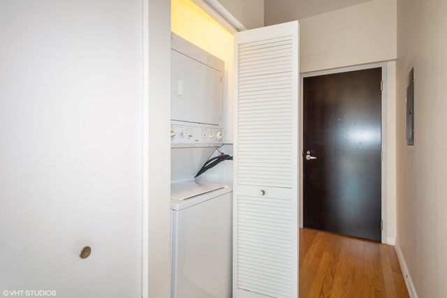 303 W Ohio Street 2004, Chicago, IL 60654