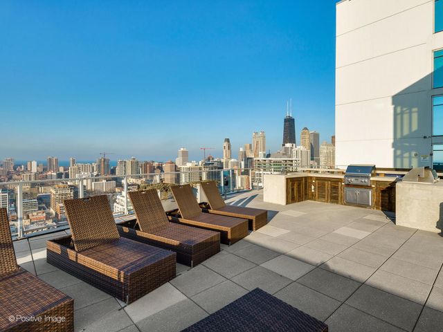 303 W Ohio Street 2004, Chicago, IL 60654