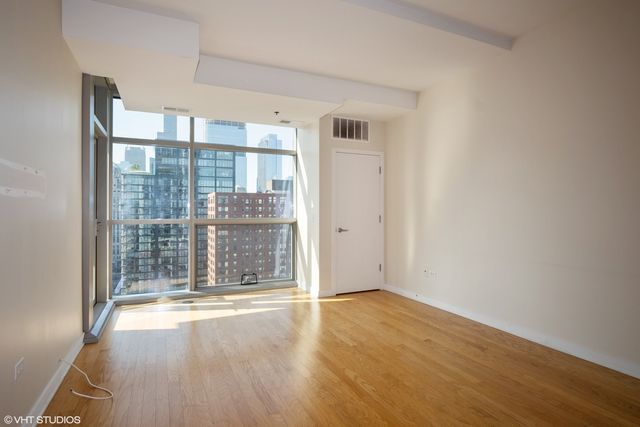 303 W Ohio Street 2004, Chicago, IL 60654