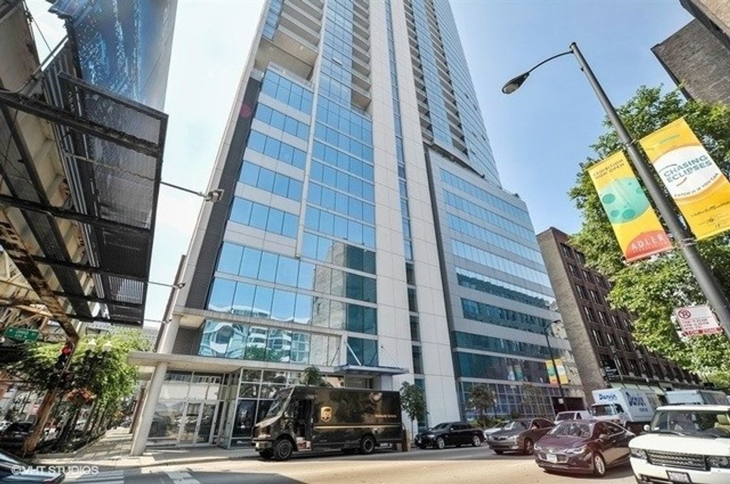 303 W Ohio Street 2004, Chicago, IL 60654