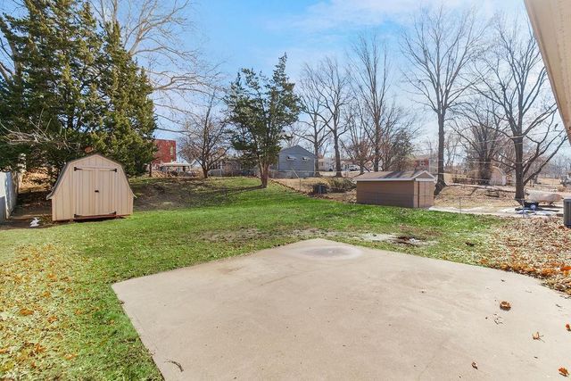 5545 N Woodland Avenue, Kansas City, MO 64118