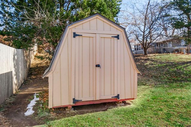 5545 N Woodland Avenue, Kansas City, MO 64118