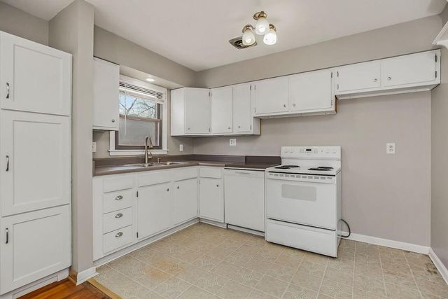 5545 N Woodland Avenue, Kansas City, MO 64118