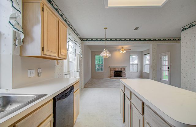 7107 Trimstone Drive, Pasadena, TX 77505