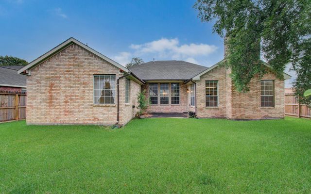 7107 Trimstone Drive, Pasadena, TX 77505