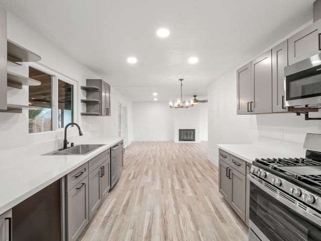 568 E San Ramon Avenue, Fresno, CA 93710