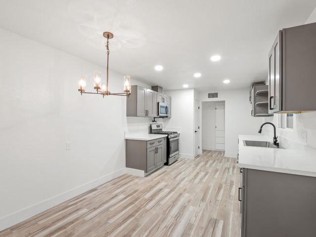 568 E San Ramon Avenue, Fresno, CA 93710