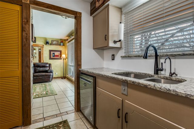 37 Regents Park, Bedford, TX 76022