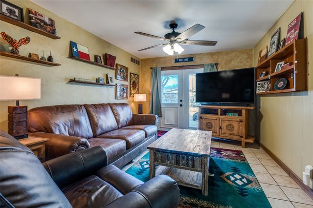 37 Regents Park, Bedford, TX 76022