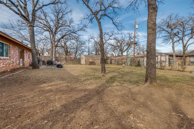 37 Regents Park, Bedford, TX 76022