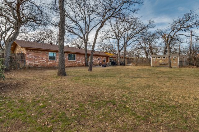 37 Regents Park, Bedford, TX 76022