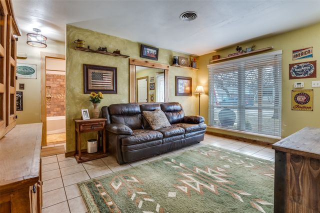 37 Regents Park, Bedford, TX 76022