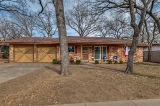 37 Regents Park, Bedford, TX 76022