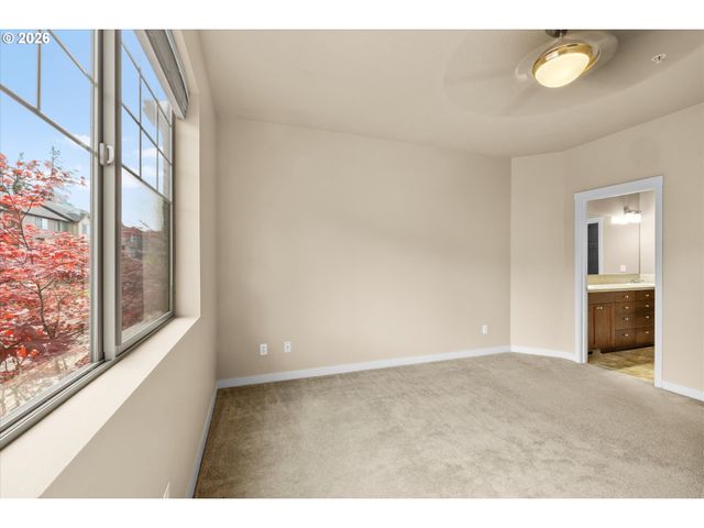 11275 Se AQUILA St, Happy Valley, OR 97086