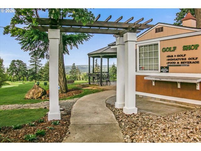 11275 Se AQUILA St, Happy Valley, OR 97086