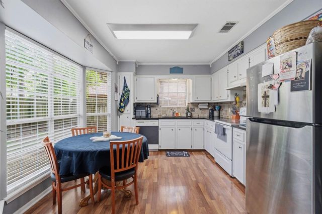 3007 Brook Drive, Huntsville, TX 77340