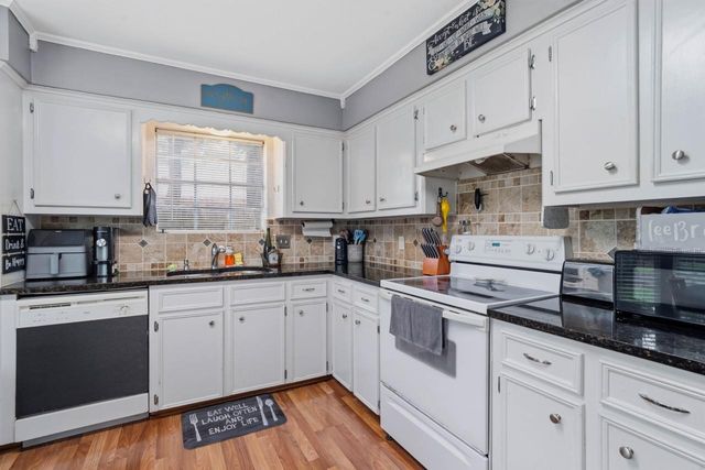 3007 Brook Drive, Huntsville, TX 77340