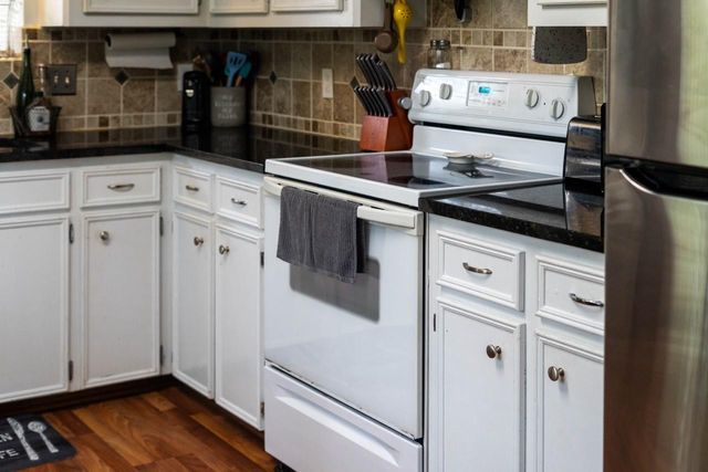 3007 Brook Drive, Huntsville, TX 77340