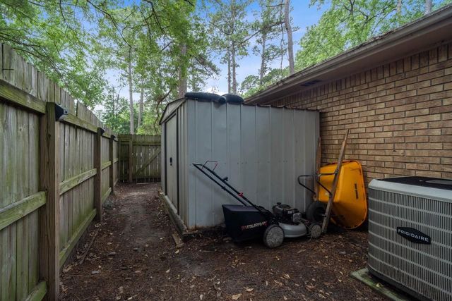 3007 Brook Drive, Huntsville, TX 77340