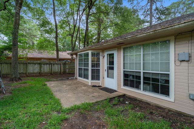 3007 Brook Drive, Huntsville, TX 77340
