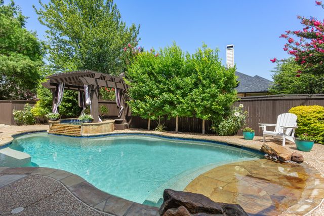 8160 Holliday Road, Lantana, TX 76226