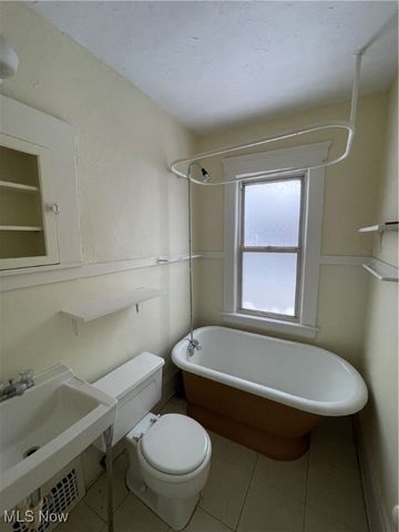 1916 Creston Avenue, Cleveland, OH 44109