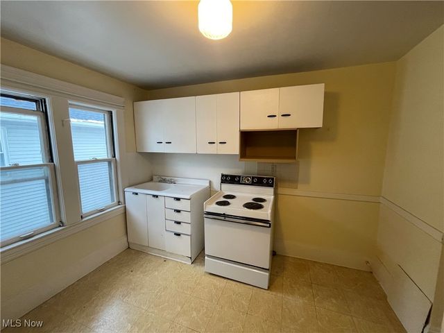 1916 Creston Avenue, Cleveland, OH 44109