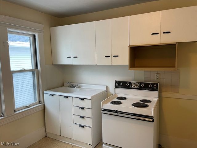 1916 Creston Avenue, Cleveland, OH 44109