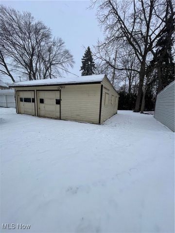 1916 Creston Avenue, Cleveland, OH 44109