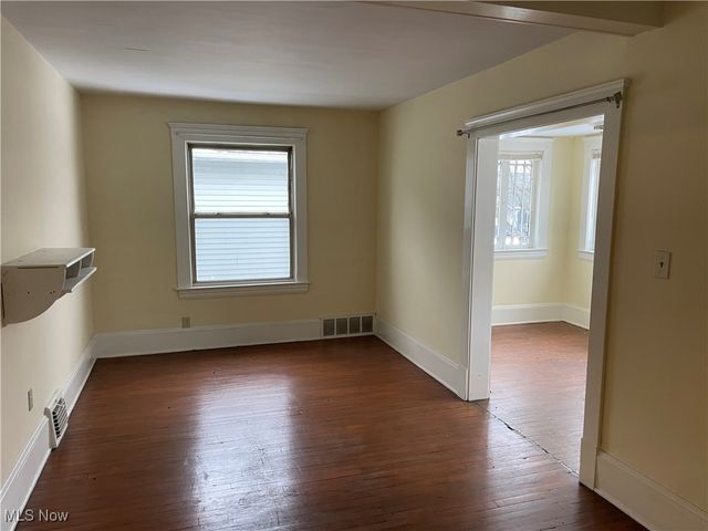 1916 Creston Avenue, Cleveland, OH 44109