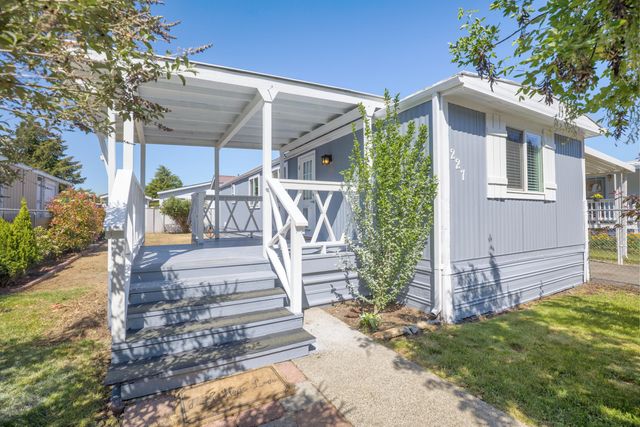 227 Chestnut Lane, Grants Pass, OR 97526
