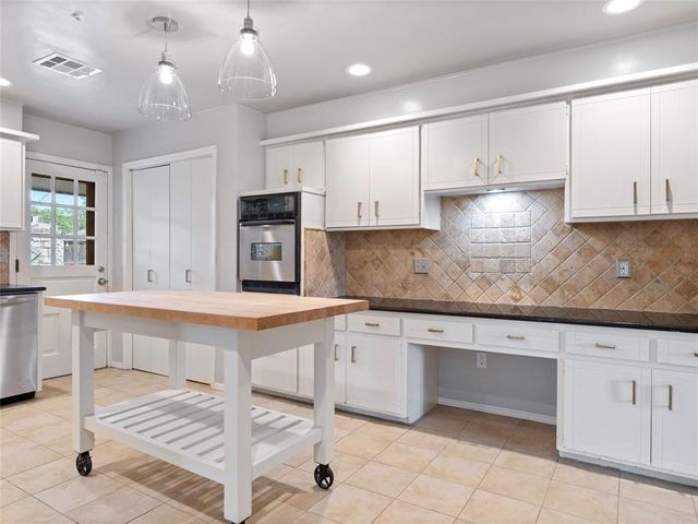 1835 Drakestone Avenue, Nichols Hills, OK 73120