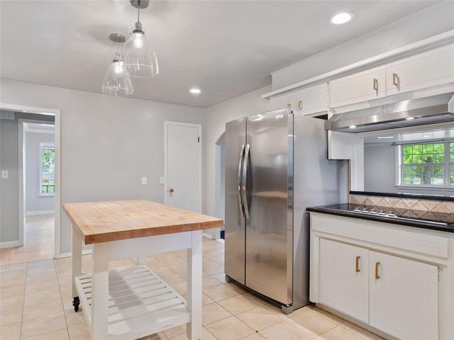 1835 Drakestone Avenue, Nichols Hills, OK 73120