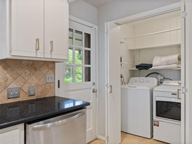 1835 Drakestone Avenue, Nichols Hills, OK 73120