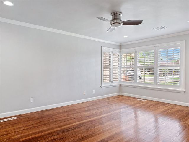 1835 Drakestone Avenue, Nichols Hills, OK 73120