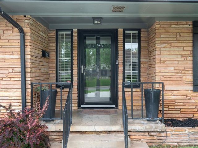 1835 Drakestone Avenue, Nichols Hills, OK 73120