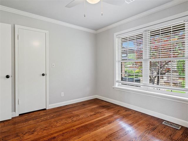 1835 Drakestone Avenue, Nichols Hills, OK 73120