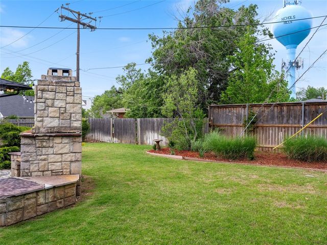 1835 Drakestone Avenue, Nichols Hills, OK 73120