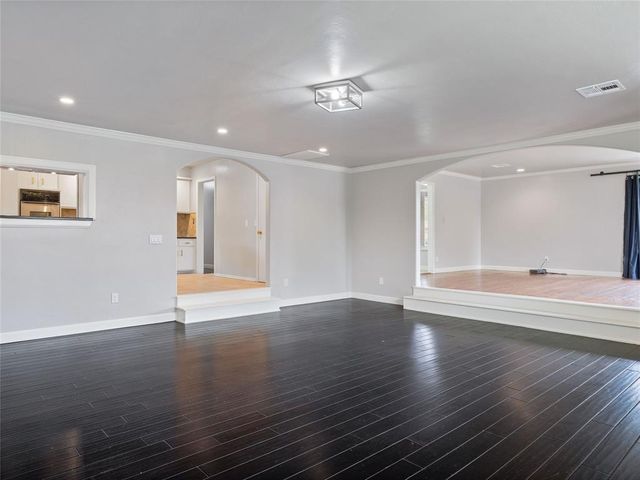 1835 Drakestone Avenue, Nichols Hills, OK 73120