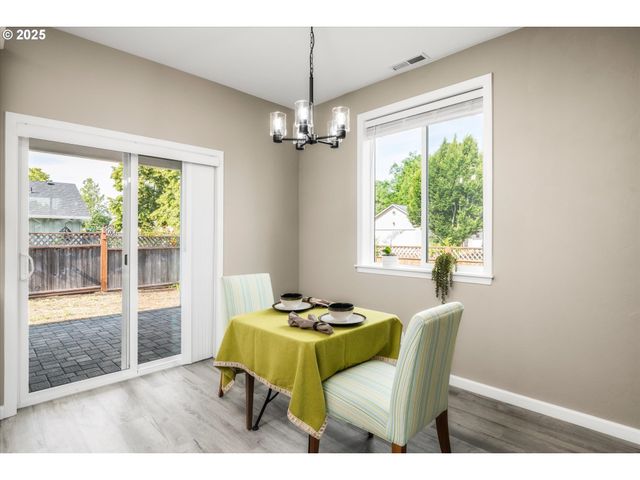 6023 MONDAVI Ln, Eugene, OR 97402