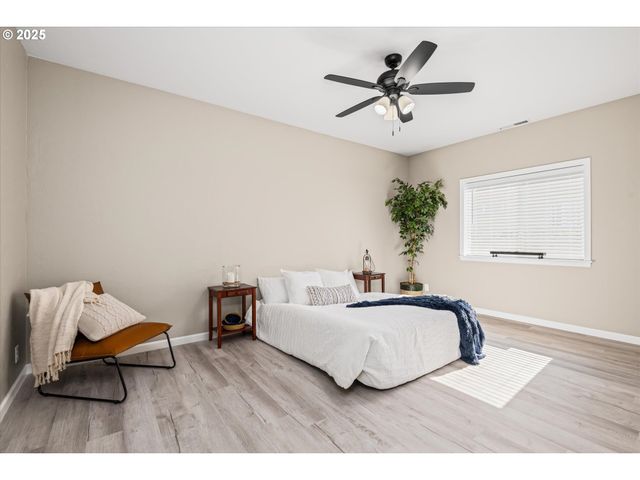 6023 MONDAVI Ln, Eugene, OR 97402