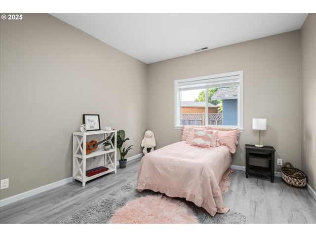 6023 MONDAVI Ln, Eugene, OR 97402