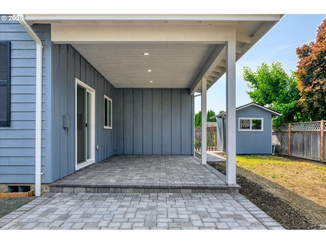 6023 MONDAVI Ln, Eugene, OR 97402